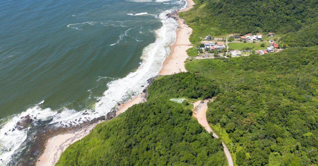 découvrez costa verde au brésil, une région paradisiaque entre montagnes luxuriantes et plages magnifiques, idéale pour les amoureux de la nature et de l'aventure.