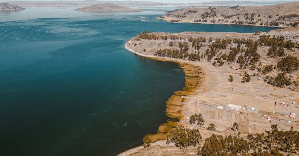 découvrez isla del sol, une île magnifique sur le lac titicaca, riche en histoire et en paysages spectaculaires pour une expérience inoubliable.