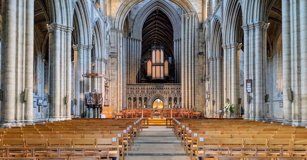 découvrez l'histoire et l'architecture impressionnante des cathédrales à travers le monde, symboles de foi et chefs-d'œuvre artistiques.