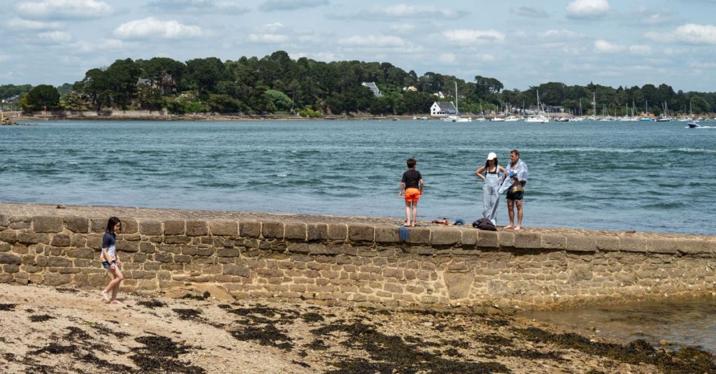 Découvrir bénodet bretagne : un joyau entre mer et nature 6 découvrez bénodet, charmante station balnéaire bretonne réputée pour ses plages, son port de plaisance et son ambiance conviviale. parfaite pour des vacances en famille ou une escapade détente au bord de la mer.