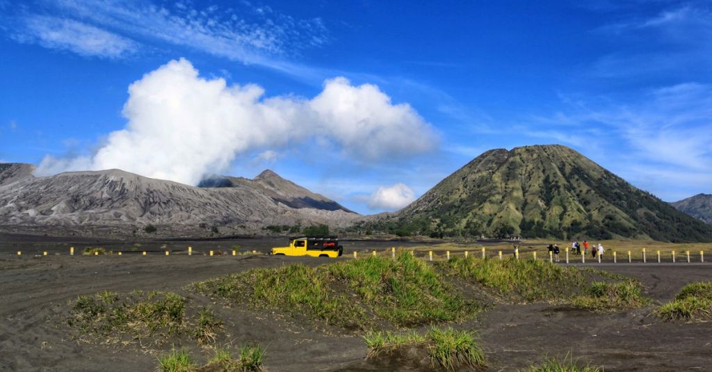découvrez le volcan bromo, une merveille naturelle emblématique d'indonésie, célèbre pour ses paysages spectaculaires et ses levers de soleil inoubliables.