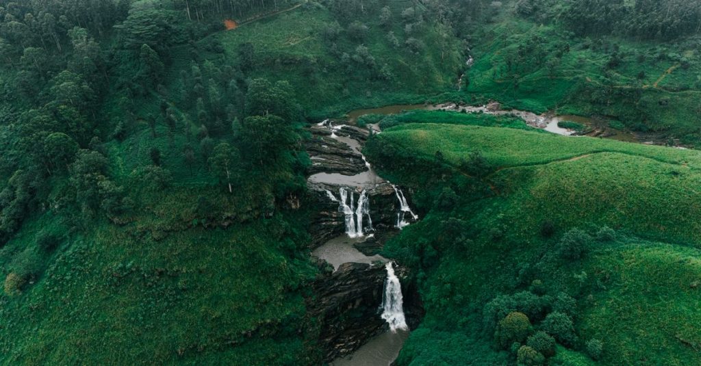 découvrez nuwara eliya, une charmante ville montagneuse au sri lanka réputée pour ses plantations de thé, son climat frais et ses paysages pittoresques.