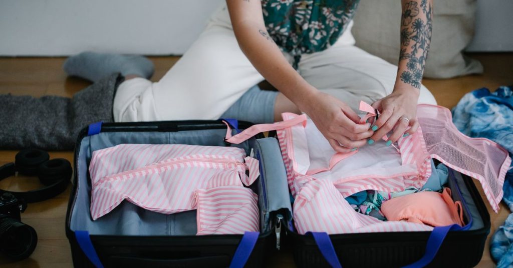 Que mettre dans sa valise selon la durée de son voyage : une, deux ou trois semaines 6 découvrez notre liste de voyage complète pour ne rien oublier lors de votre départ. préparez vos valises facilement avec nos conseils essentiels.