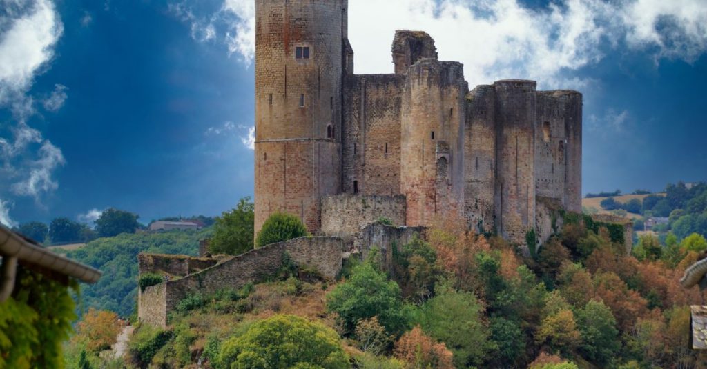 Découvrir le charme unique de l’aveyron et de la vallée du lot 1 découvrez la beauté naturelle et le charme authentique des vallées de l'aveyron et du lot, entre paysages pittoresques, villages typiques et traditions riches.