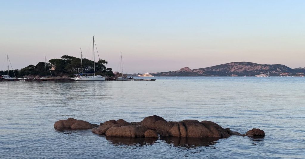 découvrez porto-vecchio, une charmante ville de corse réputée pour ses plages paradisiaques, son vieux port pittoresque et son riche patrimoine culturel.