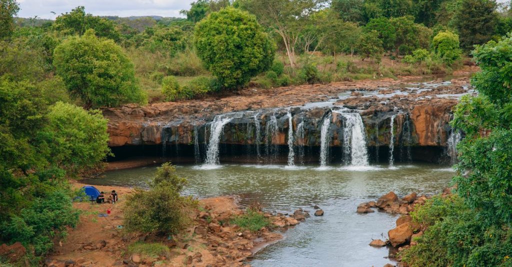 Découvrir le plateau des bolovens au laos : un trésor naturel et culturel 4 découvrez le plateau de bolaven, une région spectaculaire du laos connue pour ses paysages impressionnants, ses plantations de café de haute qualité et ses cascades magnifiques.