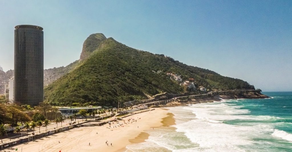 Brazil : que faire et que voir pour un voyage inoubliable 6 découvrez le brésil, ses plages paradisiaques, sa culture dynamique et ses merveilles naturelles. planifiez votre voyage au brésil pour une expérience inoubliable.