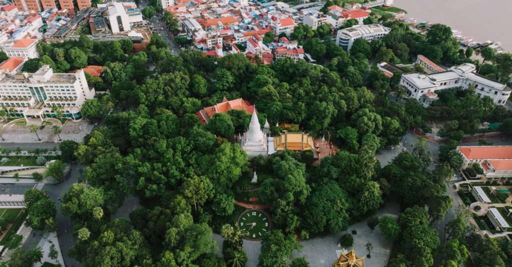Découvrir le cambodge : un voyage entre histoire et nature 4 découvrez le cambodge : culture riche, paysages époustouflants, temples historiques et aventures inoubliables pour un voyage hors du commun.