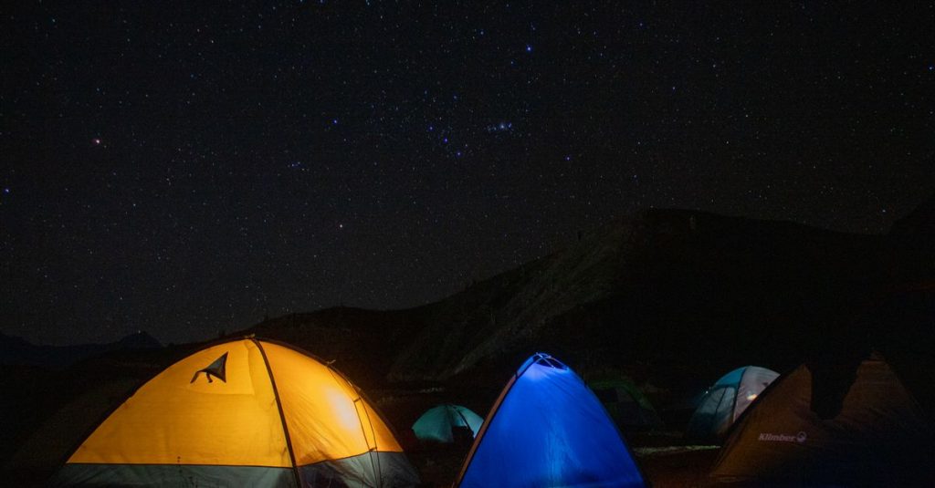 découvrez la différence entre les étoiles des campings pour choisir l'hébergement idéal et profiter pleinement de vos vacances en plein air.