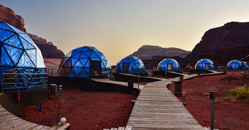 découvrez le glamping, l’alliance parfaite entre élégance du camping et confort d’un hébergement haut de gamme en pleine nature.