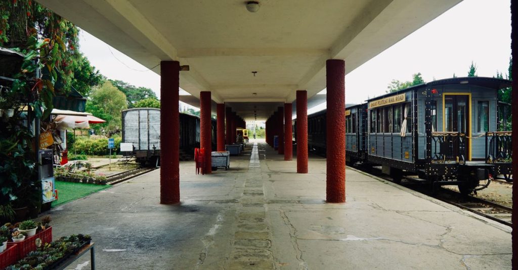 découvrez maya train, le projet ferroviaire emblématique du mexique qui relie les destinations touristiques majeures de la région du yucatán, alliant confort, rapidité et paysages exceptionnels.