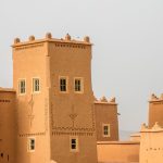 Découvrir ouarzazate : entre désert et patrimoine culturel 4 découvrez ouarzazate, la porte du désert marocain, célèbre pour ses paysages désertiques, ses kasbahs historiques et ses studios de cinéma renommés.