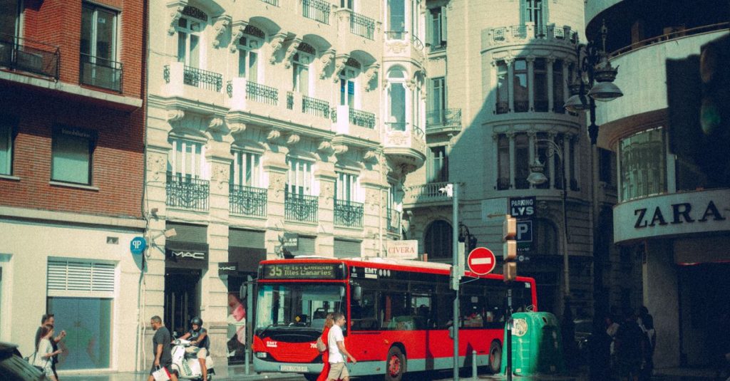 Les transports en commun à madrid : comment se déplacer facilement dans la capitale 2 découvrez les options de transports en commun à madrid : métro, bus, tramway et plus pour faciliter vos déplacements dans la capitale espagnole.