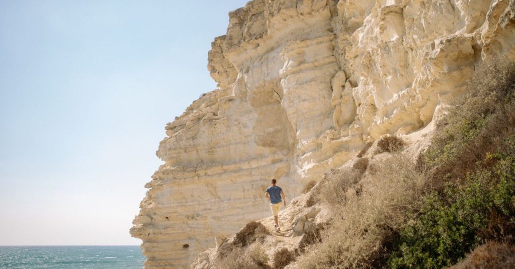 La scala dei turchi en sicile : un joyau naturel à découvrir 4 découvrez la scala dei turchi, une magnifique formation rocheuse blanche sur la côte sicilienne, réputée pour ses falaises impressionnantes et ses eaux turquoise.