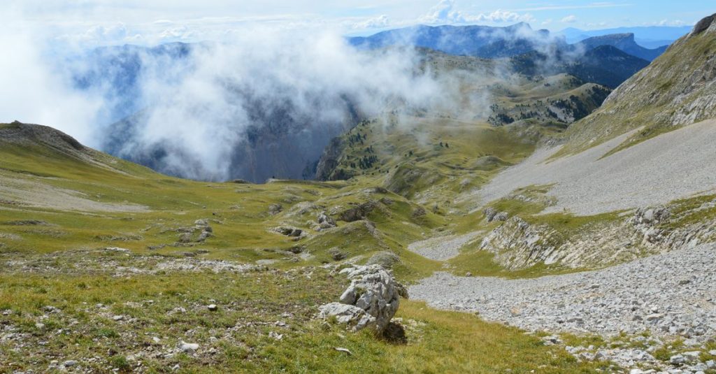 Découvrir le vercors en été : activités nature et détente 3 découvrez les activités estivales incontournables dans le vercors : randonnée, vtt, via ferrata et bien plus pour des vacances actives en pleine nature.