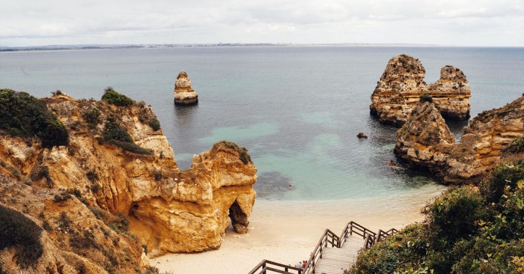 découvrez lagos, une ville pittoresque du portugal réputée pour ses plages magnifiques, son riche patrimoine historique et son ambiance chaleureuse.