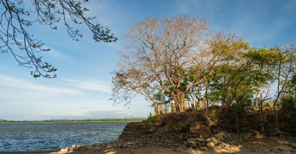 Découvrez polonnaruva au sri lanka, un trésor historique méconnu 2 découvrez polonnaruwa, ancienne capitale du sri lanka, riche en sites historiques, temples anciens et paysages pittoresques.