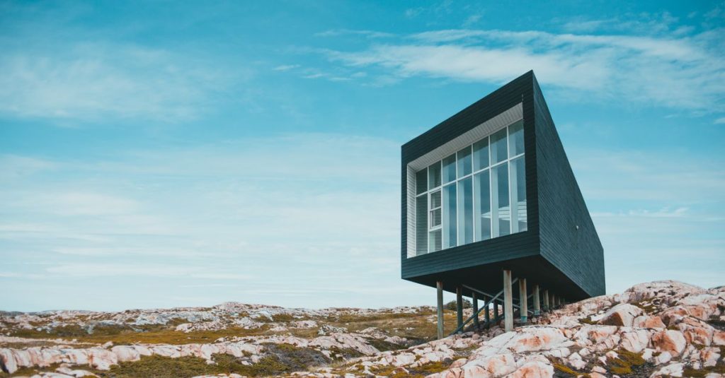 découvrez nos cabanes uniques en pleine nature, offrant un séjour authentique et paisible pour les amoureux de la tranquillité et du grand air.